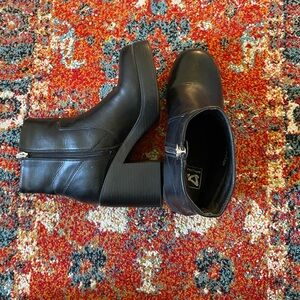 Womens black heeled boots. Size 7.5.